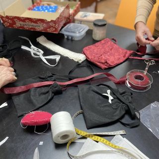 Carnevale di Borgosesia 2026, gadget solidali alla Rua: il ricavato sostiene le attività socio-sanitarie sul territorio