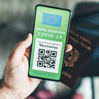 In piazza anche a Vercelli per protestare contro il Green Pass
