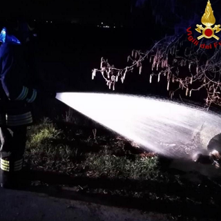 Tre roghi di sterpaglie in meno di 24 ore: con la lunga siccità torna il rischio di incendi di