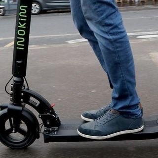 Ruba un monopattino e viene perquisito: trasportava ashish e cocaina