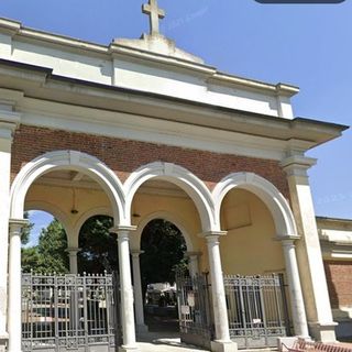 Vercellese cade in una buca al Cimitero dei Cappuccini: frattura al braccio