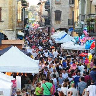 Arte e talento a Gattinara: la 5ª Biennale Internazionale d’Arte Contemporanea nel calendario LUVA 2025