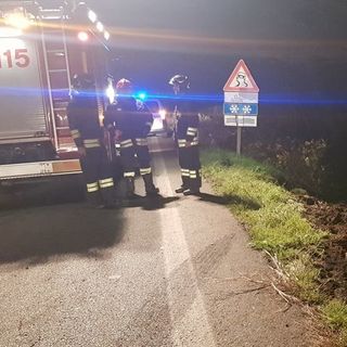 Incidente nella notte a Crevacuore, un'auto finisce contro un muretto (foto di repertorio)