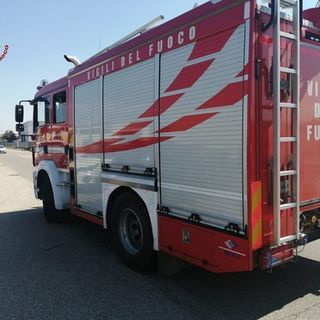 Incidente nell'area industriale vercellese. Si rompe un contenitore di anidride acetica