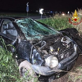 Auto si ribalta nella notte sulla SP31