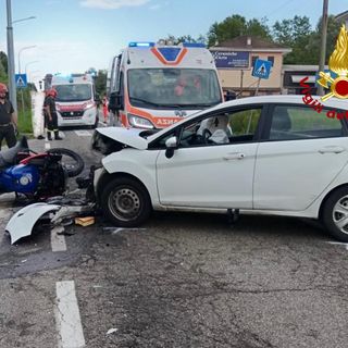 Scontro tra auto e moto a Roasio, ci sono feriti
