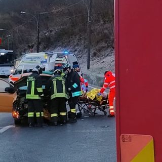 Incidente a Valduggia: due auto coinvolte, due persone soccorse e trasportate in ospedale