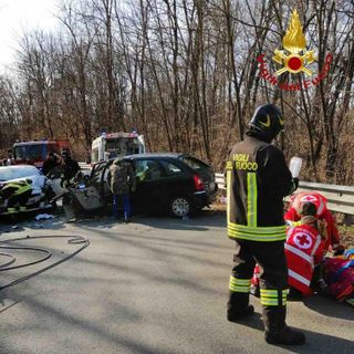 Terribile incidente a Ghemme tra due auto