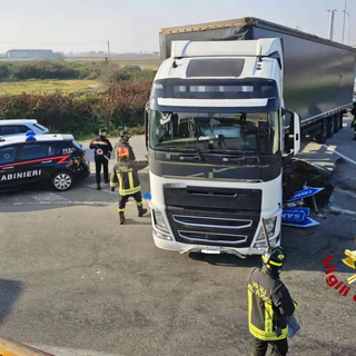 Scontro tra tir a Santhià, c'è anche la CRI di Cavaglià
