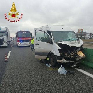 Incidente sull’A4: ferito un conducente, trasportato in codice giallo a Vercelli