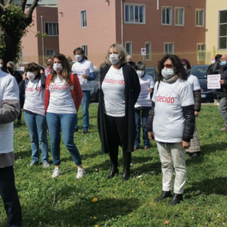 «Indietro non si torna»: alla Piastra flash mob in difesa dell'aborto
