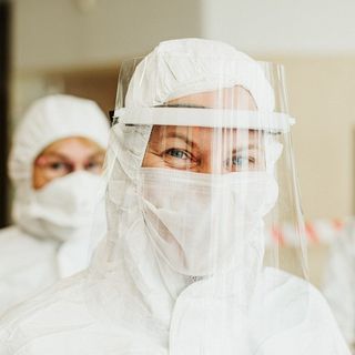 &quot;La nostra professione svalutata, pochi la vogliono intraprendere&quot;, infermieri scendono in piazza