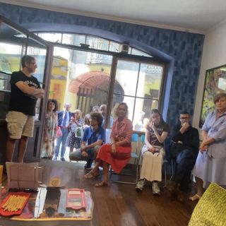 Inaugurata nel Salotto IOTIAMO di Via Pio Alberganti a Varallo Sesia la rassegna “Artisti idealisti”