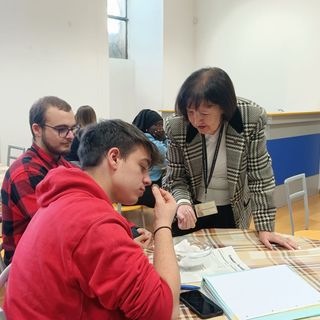 Le classi 4 A e 5 A impegnate nell’analisi sensoriale del tartufo bianco