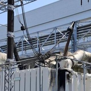 Livorno Ferraris, alla centrale elettrica prende fuoco un trasformatore