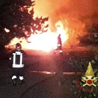 Vercelli: incendio nel cortile dell'area sportiva La Gabbia