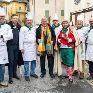 Varallo, Paniccia in piazza San Carlo con Marcantonio Carlavé e gli ex Marcantoni