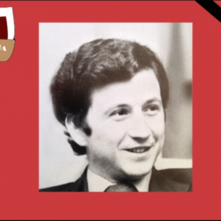 La foto listata a lutto di un giovane Gallo (dal sito del Borgosesia calcio)