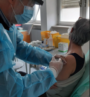 Tutti i medici si offrono come vaccinatori: in 15 giorni la Valsessera mette al sicuro mille persone