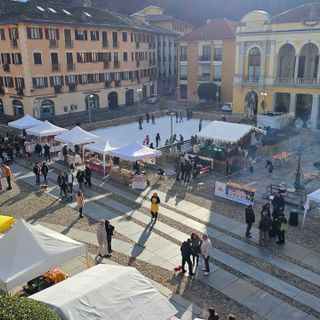 Varallo, grande partecipazione ai Mercatini di Natale dell’8 dicembre: tradizioni, sapori e magia nel cuore della Valsesia