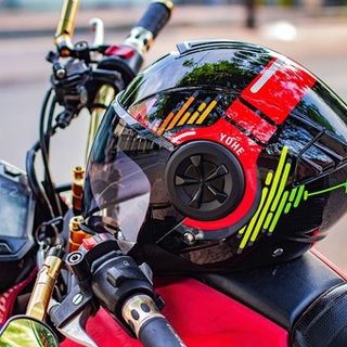 Perde il controllo della moto ed esce di strada, 16enne in ospedale.