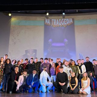 Romagnano Sesia, gli studenti del Bonfantini a teatro: incontro sul palco con la compagnia “Il Veliero” di Borgosesia
