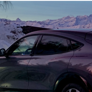 Oasi Zegna scelta per test drive della nuova Mustang elettrica