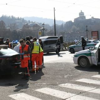 Accoltellato alla gola biellese ai Murazzi, il giallo continua: carabinieri cercano l'omicida
