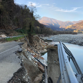 Il tratto della provinciale Doccio - Crevola spazzato via dall'acqua
