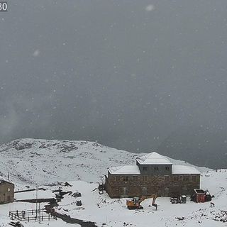 Prima neve al Passo dei Salati: la rottura delle temperature porta l’inverno in quota