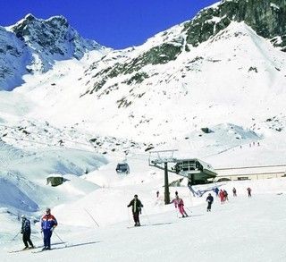 Dramma ad Alagna: finisce fuori pista e muore a 15 anni
