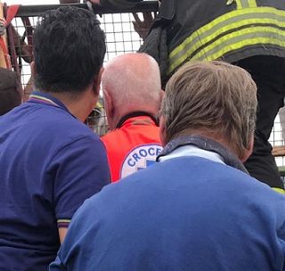 Vuole gettarsi dal ponte della Pistolesa e rimane in bilico a 150 metri di altezza. Salvata una donna biellese