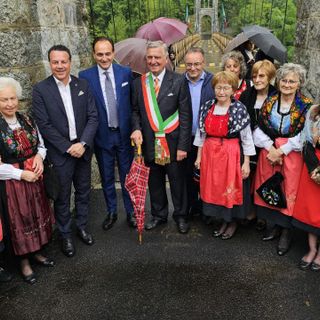 Nonostante la pioggia inaugurazione in pompa magna per il nuovo Ponte di Morca: un capolavoro d’ingegneria.