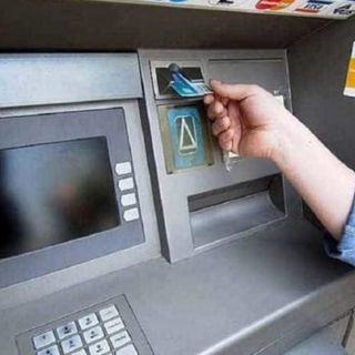 Prima ruba la carta poi la utilizza per 2.200 euro. Individuata e denunciata una nomade