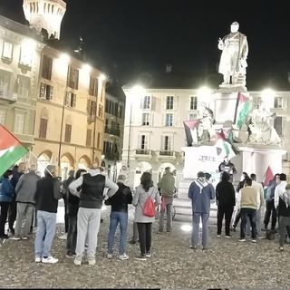 Borgosesia, flash mob per i sanitari uccisi a Gaza. Venerdì giornata di sciopero