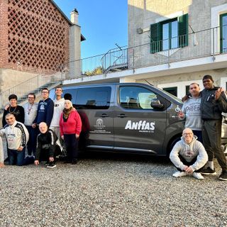 Un nuovo pulmino elettrico per l’Anffas Valsesia ETS.