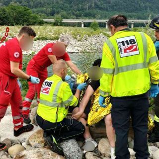 Quarona: ragazzo cade nel fiume Sesia, soccorso da Vigili del Fuoco e 118