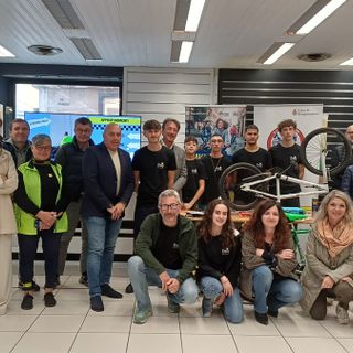A Borgomanero si chiude l’“officina sperimentale” di Ribiciclo: studenti protagonisti di un progetto tra riciclo e mobilità sostenibile