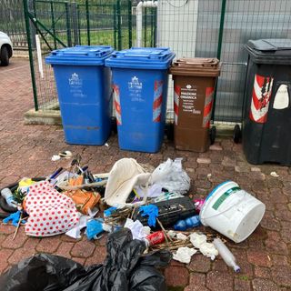 Rifiuti abbandonati al Centro Sportivo Milanaccio: lo sfogo dello staff - foto da fb Staff Milanaccio