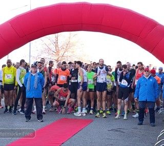 La partenza della corsa di San Silvestro a Trivero (foto Mattia Baù)