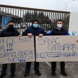 La protesta davanti alla sede SANAC