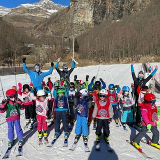 Alagna, un corso gratuito per avvicinare i bambini al mondo degli sci e della montagna