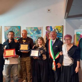 A Varallo la Seconda Biennale d’Arte Contemporanea: la foto con il sindaco e i vincitori.