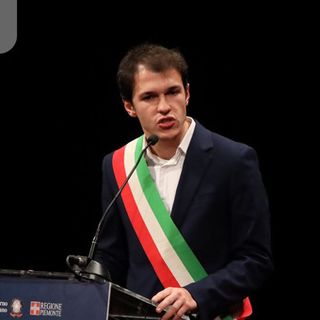Meloni ad Asti, il sindaco di Zumaglia ha aperto gli interventi.
