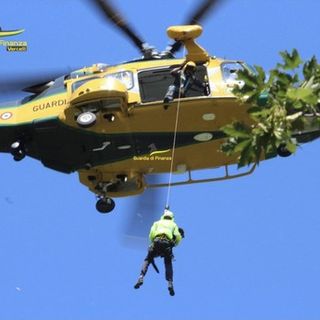 Soccorso Alpino della Finanza: venti interventi da giugno. Fondamentali elicottero, droni e i cani da ricerca