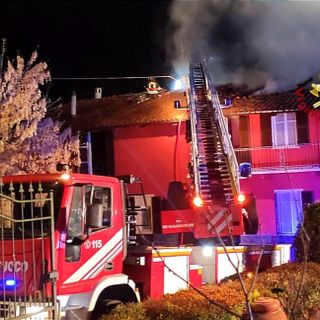 Incendio al tetto di un' abitazione a Brusasco, nessun ferito