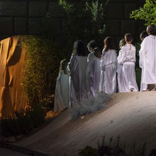 I bambini dell’Associazione Teatro Popolare di Sordevolo si preparano alla loro Passione (foto e. eletto)