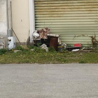 Il sindaco di Borgosesia va a caccia di rifiuti e aree da pulire