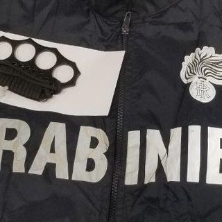 Vercelli, girava con un tirapugni in tasca: denunciato un 60enne