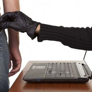 Arrestato un uomo che avrebbe riciclato denaro frutto di truffe informatiche